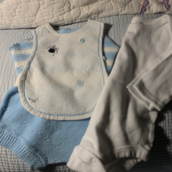 Adorable vintage 3pc boy set- Romper, onesie, bib - Picture 4 of 5